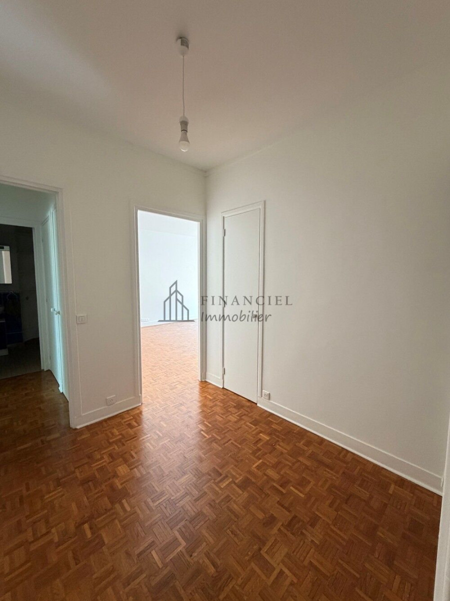 
                                                Location
                                                 LOUE CHARMANT 3/4 PIECES AU VESINET - 75m²