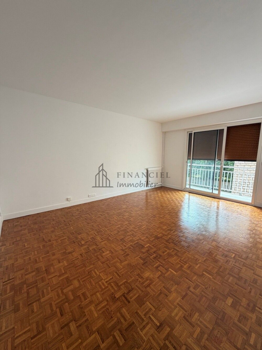 
                                                Location
                                                 LOUE CHARMANT 3/4 PIECES AU VESINET - 75m²