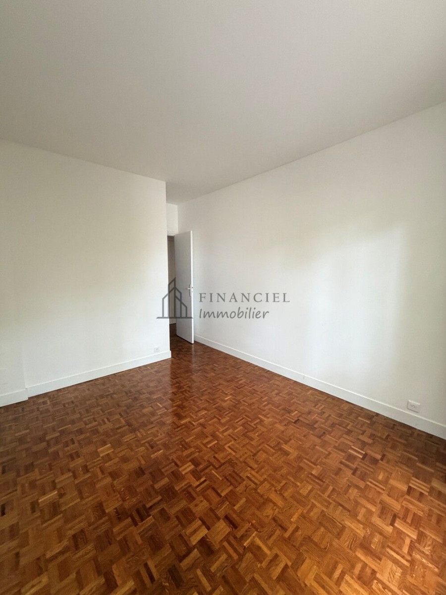 
                                                Location
                                                 LOUE CHARMANT 3/4 PIECES AU VESINET - 75m²