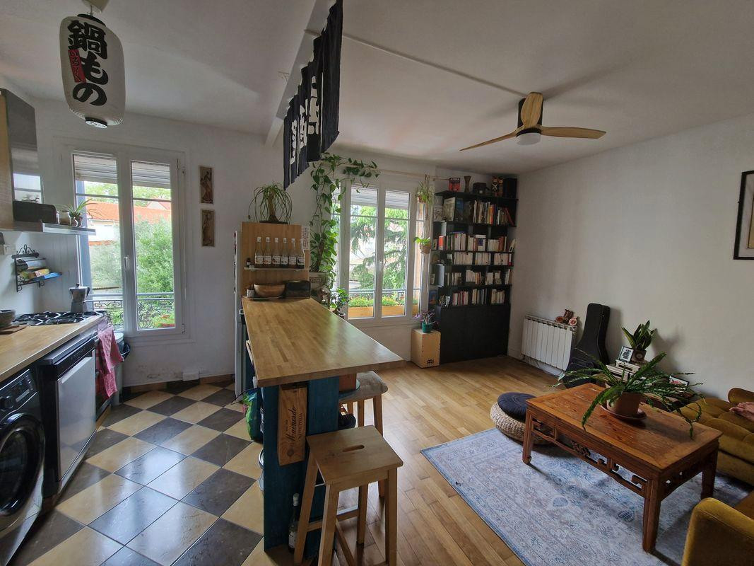 
                                                Location
                                                 Loue charmant appartement meublé 38m2