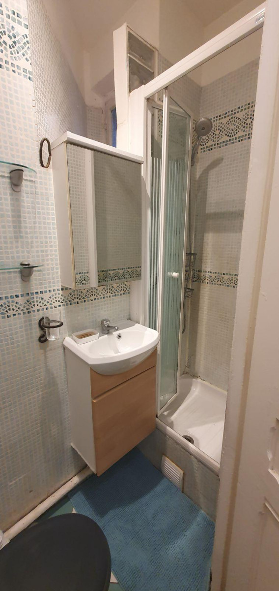 
                                                Location
                                                 Loue charmant studio Meublé à Courbevoie