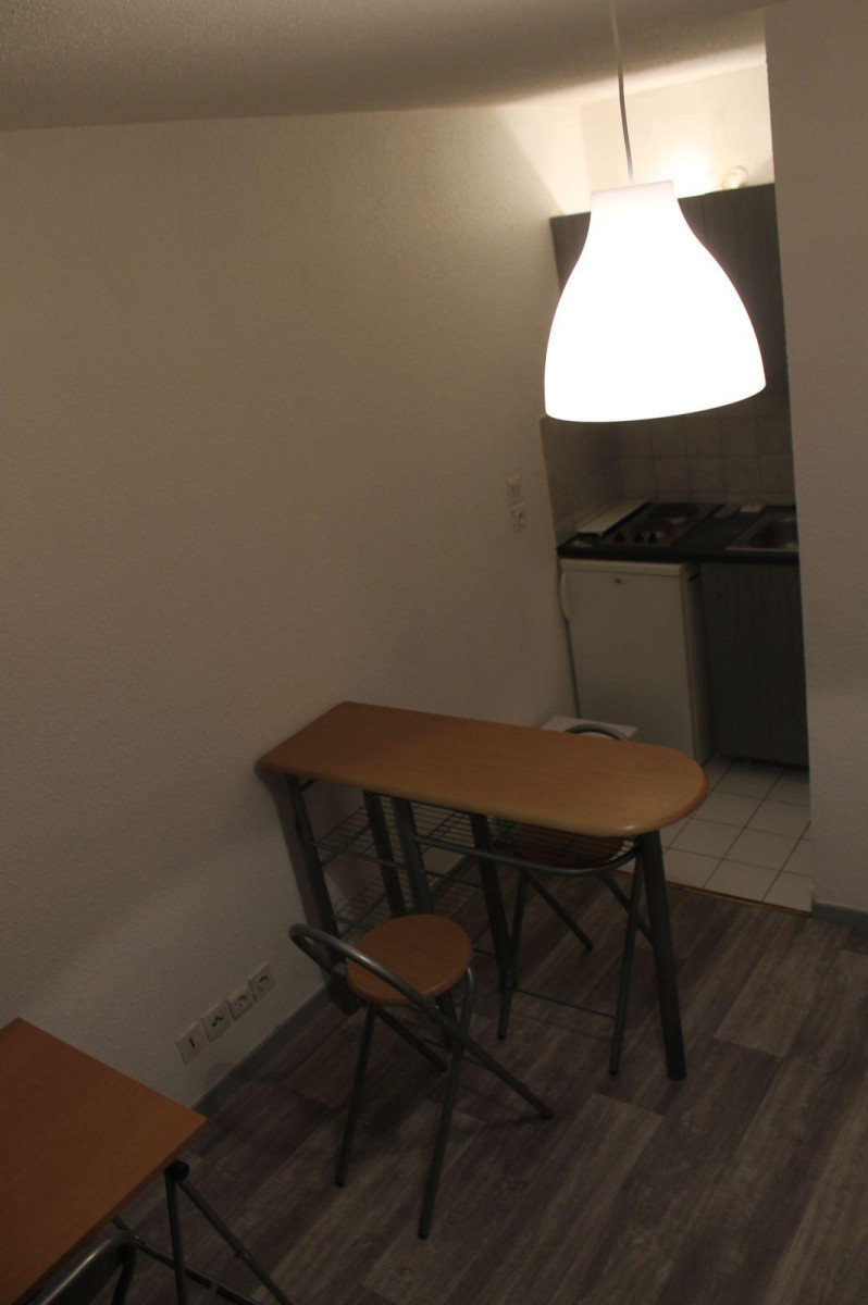 
                                                Location
                                                 Loue charmant studio pour étudiant Chambéry centre
