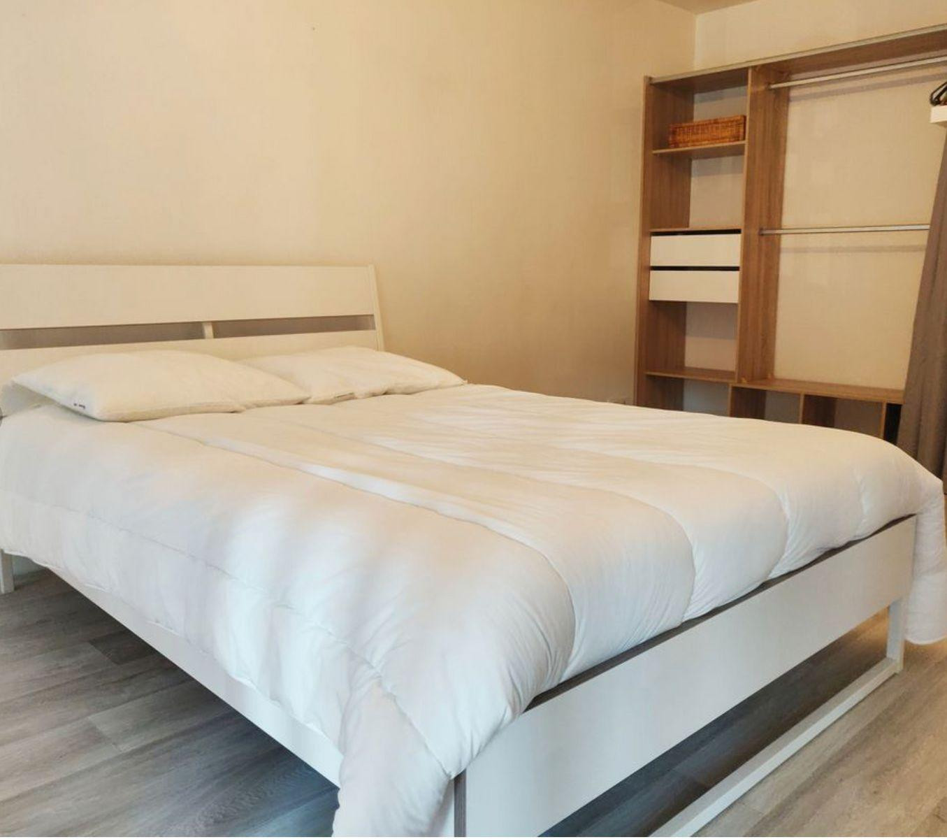 
                                                Location
                                                 Loue Duplex Meublé Rue des Stations et Garage Ferm