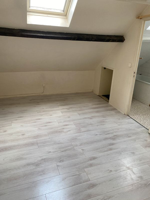 
                                                Location
                                                 Loue F2 rue de la Louvière Lille