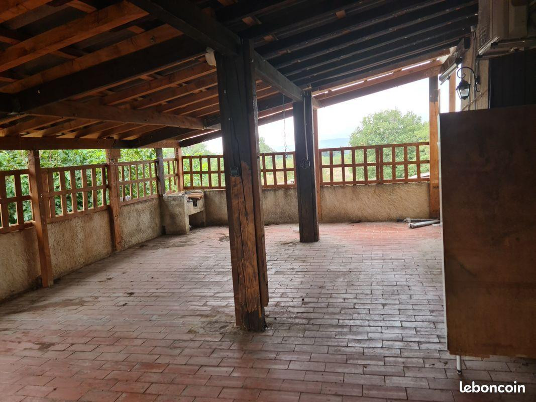 
                                                Location
                                                 Loue grand studio dans villa