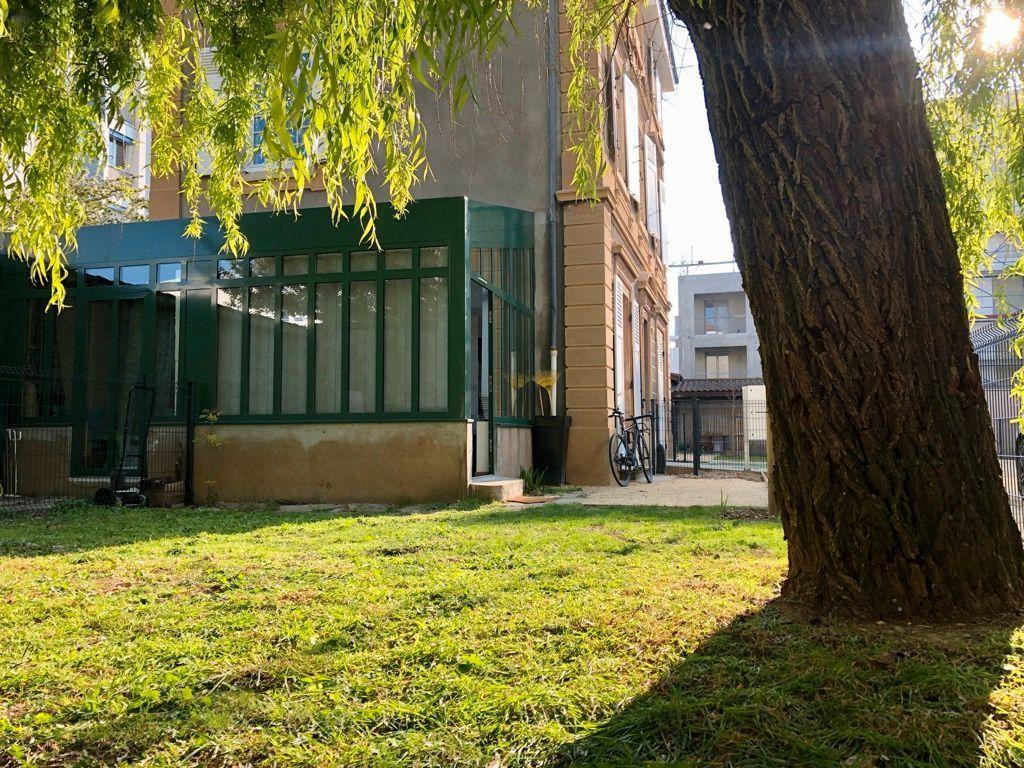 
                                                Location
                                                 Loue joli studio + jardin proche Gratte Ciel