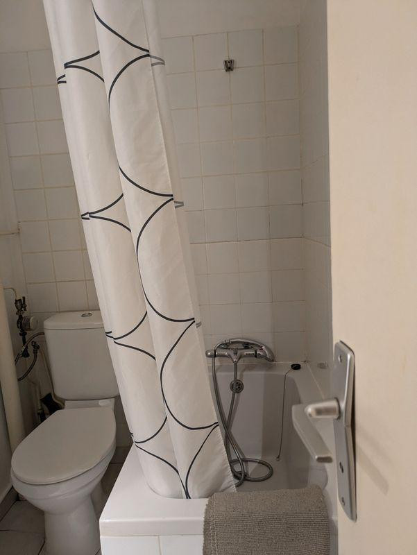 
                                                Location
                                                 Loue joli studio meublé, au calme centre ville