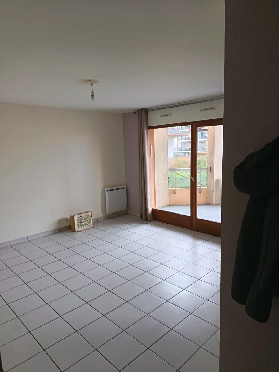 
                                                Location
                                                 Loue joli T2 de 43 m2