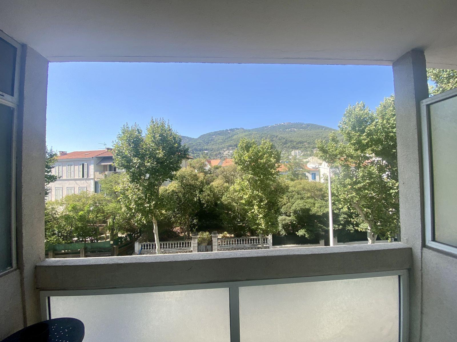 
                                                Location
                                                 Loue jolie T1 traversant 25 m2 avec balcon et cave