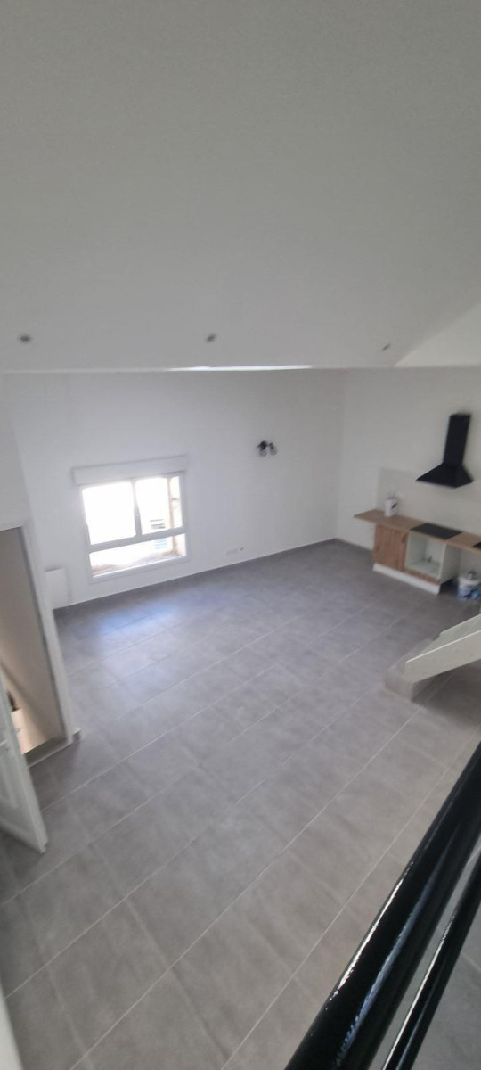 
                                                Location
                                                 Loue loft lumineux au calme