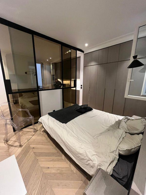 
                                                Location
                                                 Loue meublé appartement 2 pièces 34 m² Paris 8E