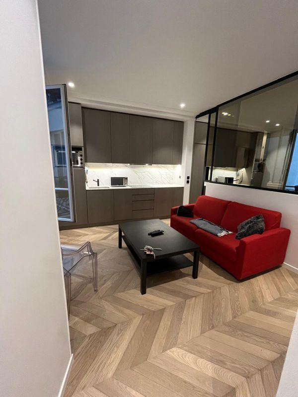 
                                                Location
                                                 Loue meublé appartement 2 pièces 34 m² Paris 8E