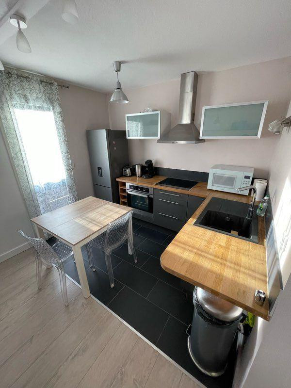 
                                                Location
                                                 Loue meublé rue Bayard