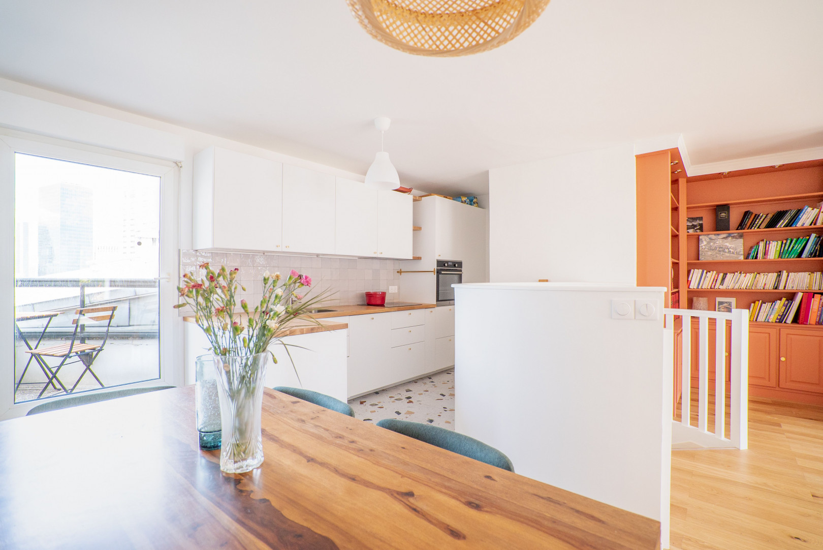 
                                                Location
                                                 Loue meublé un superbe Duplex neuf de 108m² + 20m² de terrasse exposé plein Sud, dernier étage (loyer tout inclus)