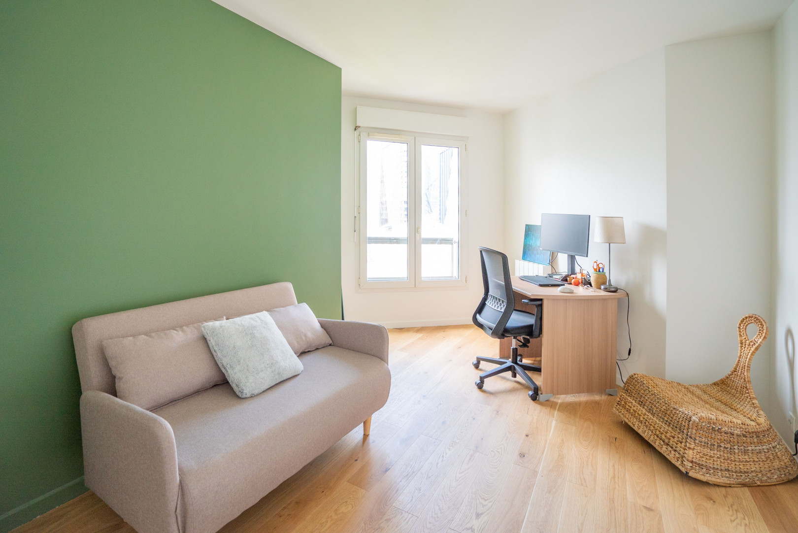 
                                                Location
                                                 Loue meublé un superbe Duplex neuf de 108m² + 20m² de terrasse exposé plein Sud, dernier étage (loyer tout inclus)