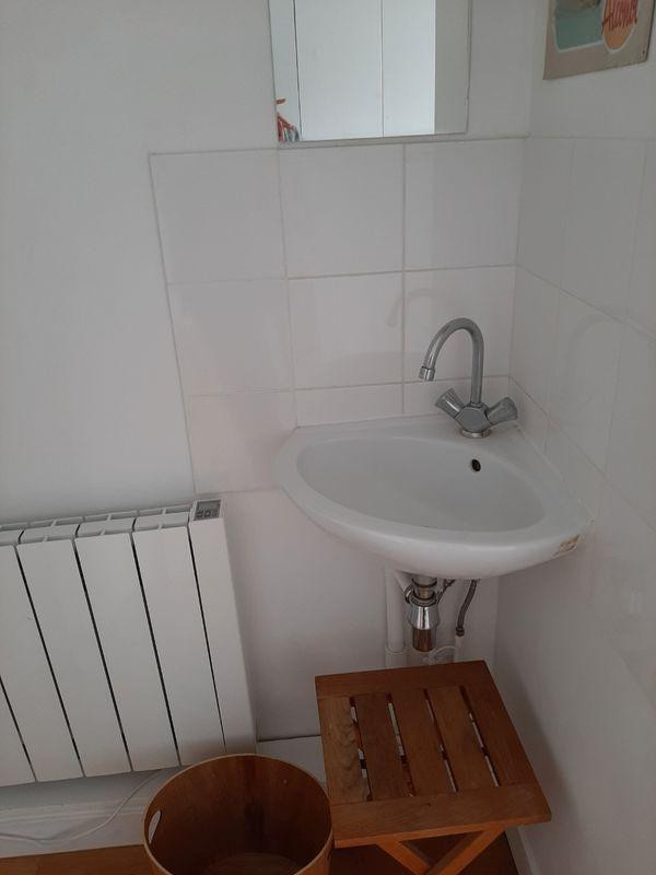 
                                                Location
                                                 Loue petite chambre 7e escalier
