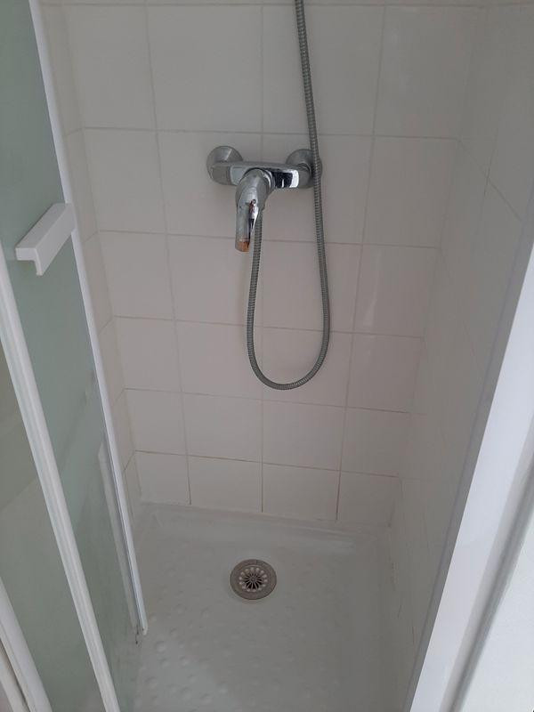 
                                                Location
                                                 Loue petite chambre 7e escalier