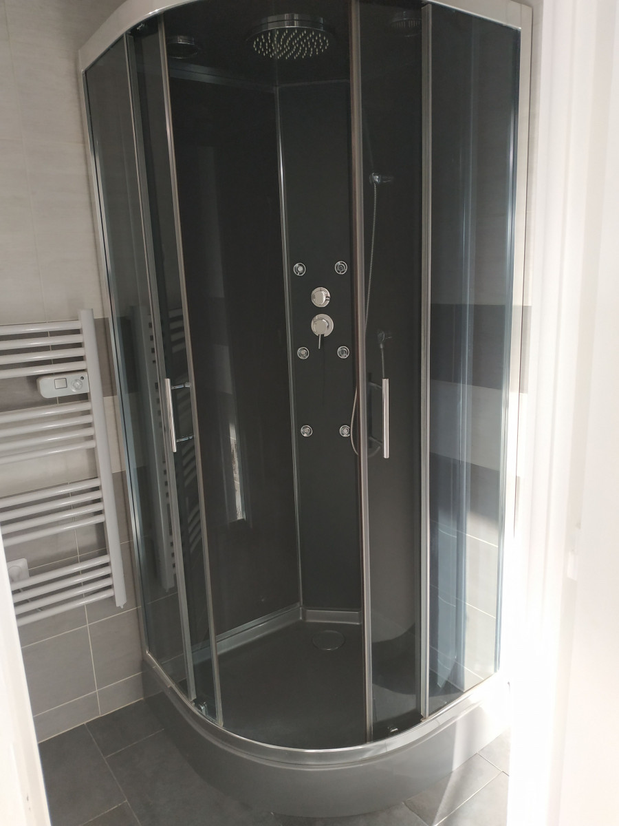 
                                                Location
                                                 LOUE STUDIO 33M2 COMBS LA VILLE 1000  EUROS CC (loyer tout inclus)