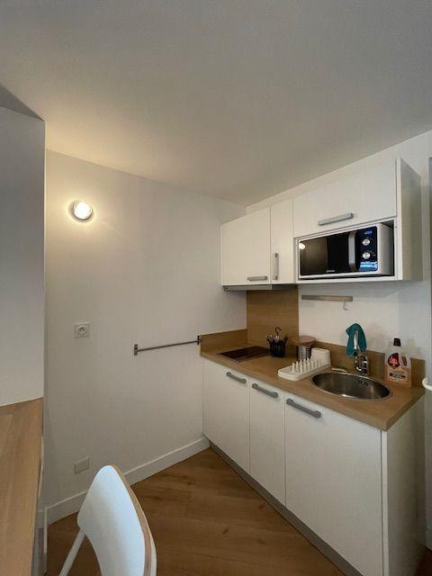 
                                                Location
                                                 Loue studio