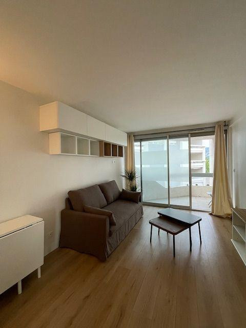 
                                                Location
                                                 Loue studio