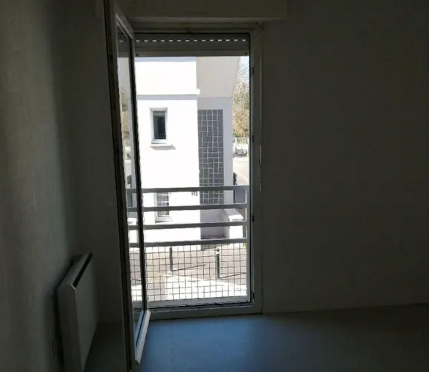 
                                                Location
                                                 Loue studio