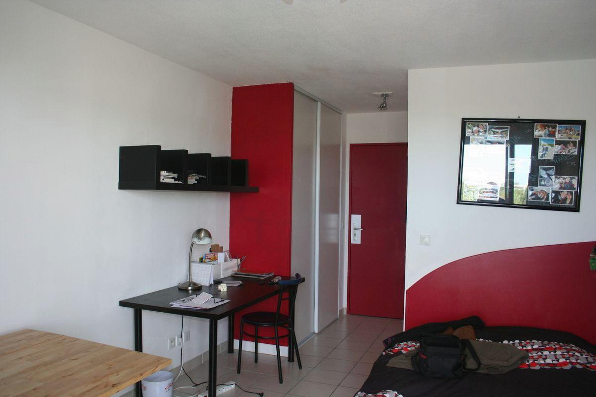 
                                                Location
                                                 Loue studio