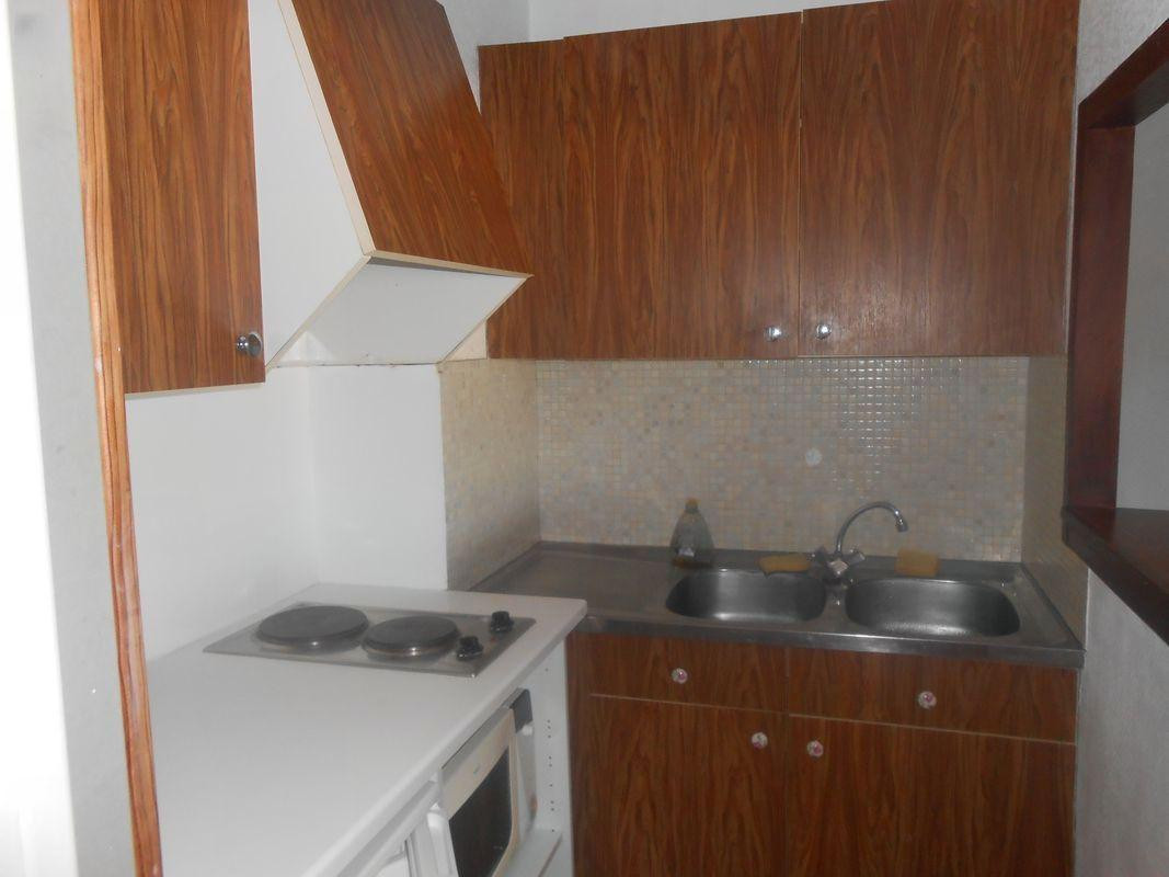 
                                                Location
                                                 Loue studio