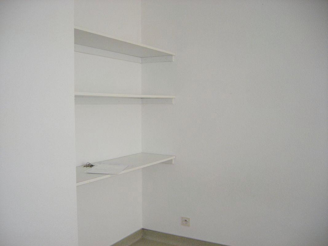 
                                                Location
                                                 Loue studio