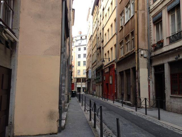 
                                                Location
                                                 Loue STUDIO DE 23m2 entièrement rénové LYON 01
