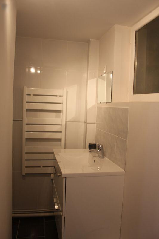 
                                                Location
                                                 Loue STUDIO DE 23m2 entièrement rénové LYON 01