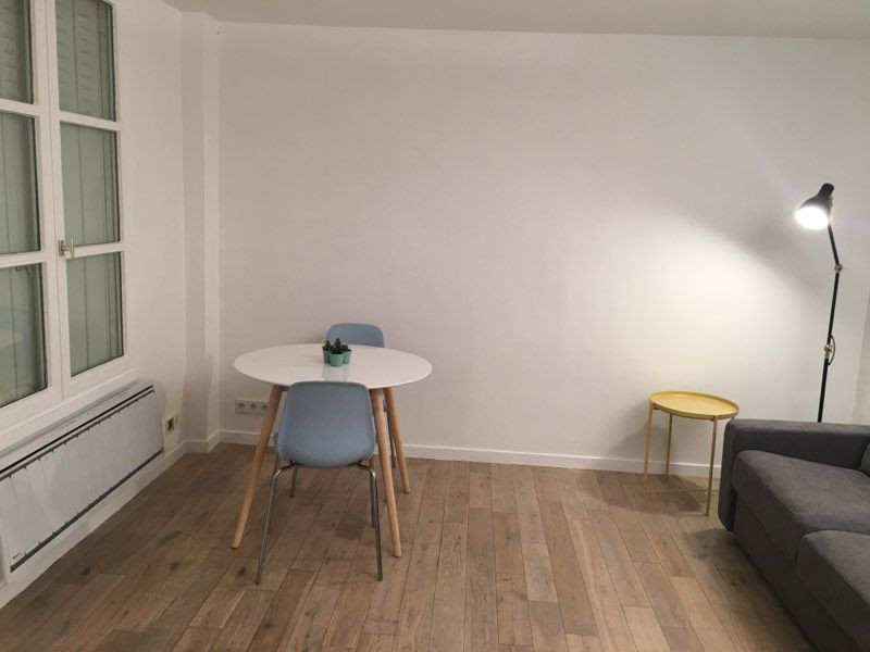 
                                                Location
                                                 Loue studio meublé 20m2 - Arts et Métiers