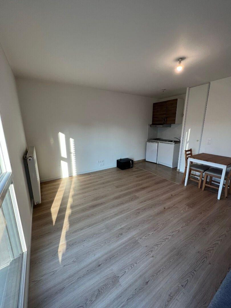 
                                                Location
                                                 Loue studio meublé 30m2 à Bagneux