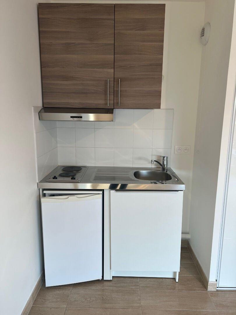 
                                                Location
                                                 Loue studio meublé 30m2 à Bagneux