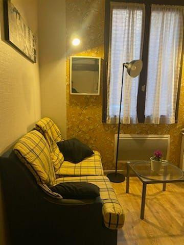 
                                                Location
                                                 Loue studio meublé