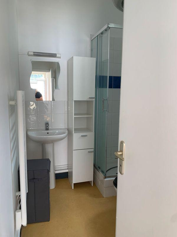 
                                                Location
                                                 Loue studio meublé
