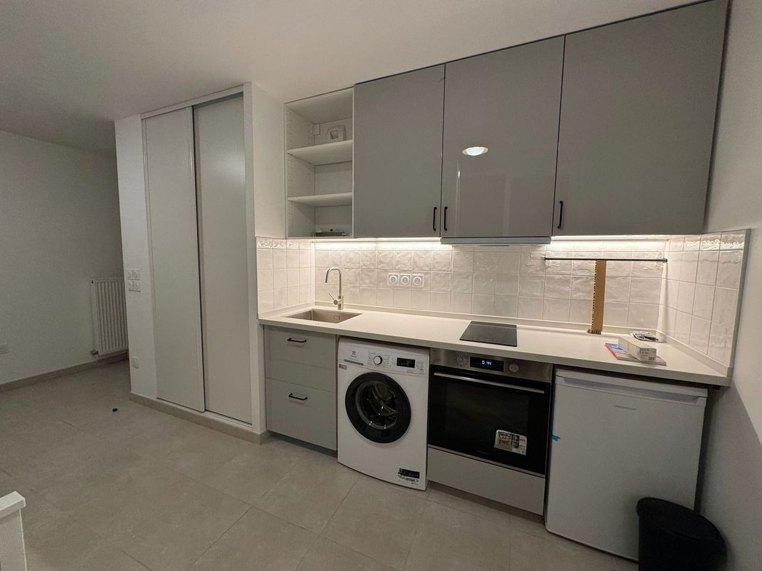 
                                                Location
                                                 Loue studio meublé à Asnières sur Seine