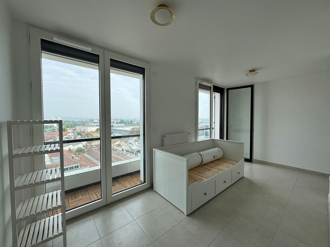 
                                                Location
                                                 Loue studio meublé à Asnières sur Seine