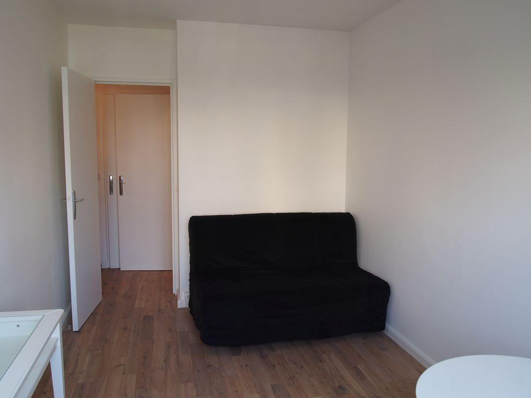 
                                                Location
                                                 Loue studio meublé et lumineux à Asnières / Seine