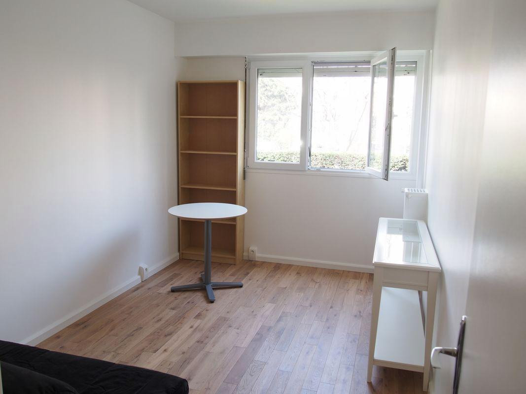 
                                                Location
                                                 Loue studio meublé et lumineux à Asnières / Seine