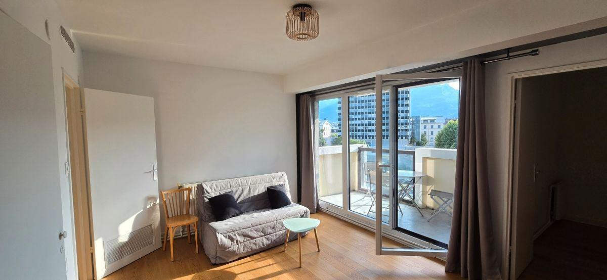 
                                                Location
                                                 Loue studio meublé Grenoble île-verte