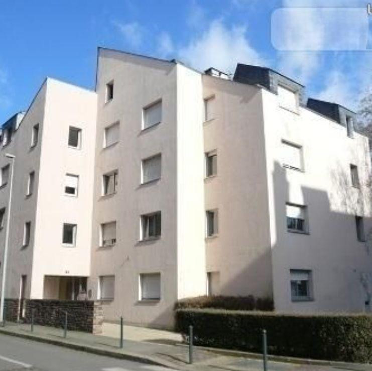 
                                                Location
                                                 Loue studio + place de parking sous-terrain