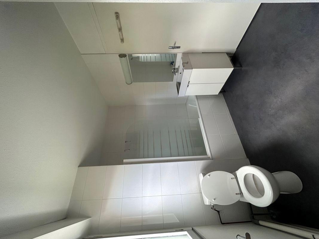 
                                                Location
                                                 Loue studio + place de parking sous-terrain