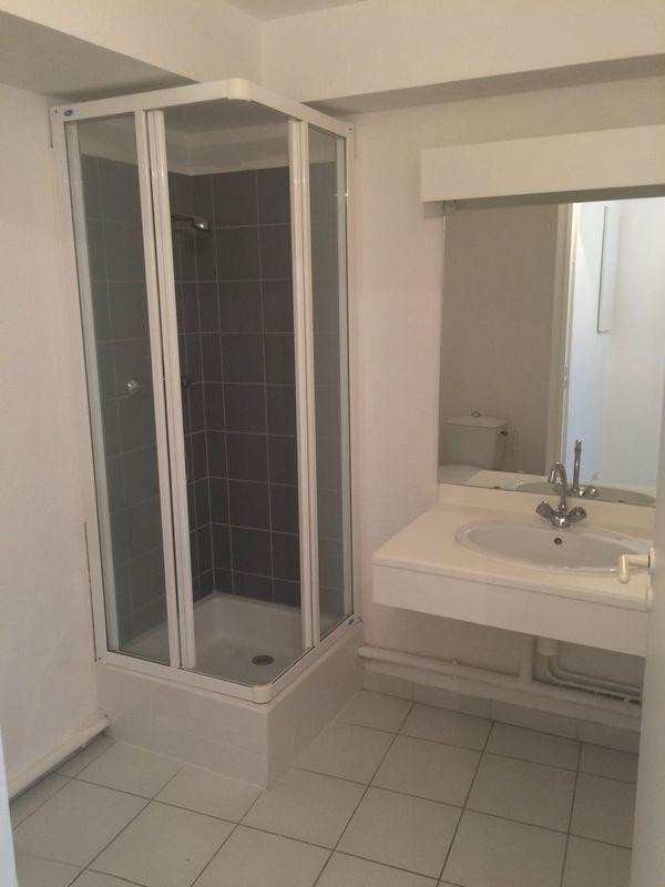 
                                                Location
                                                 Loue studio proche facs lettres et sciences
