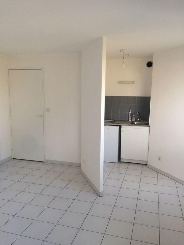
                                                Location
                                                 Loue studio proche facs lettres et sciences