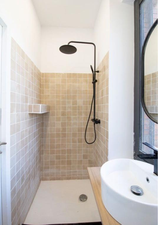 
                                                Location
                                                 Loue studio terrasse dans villa + piscine