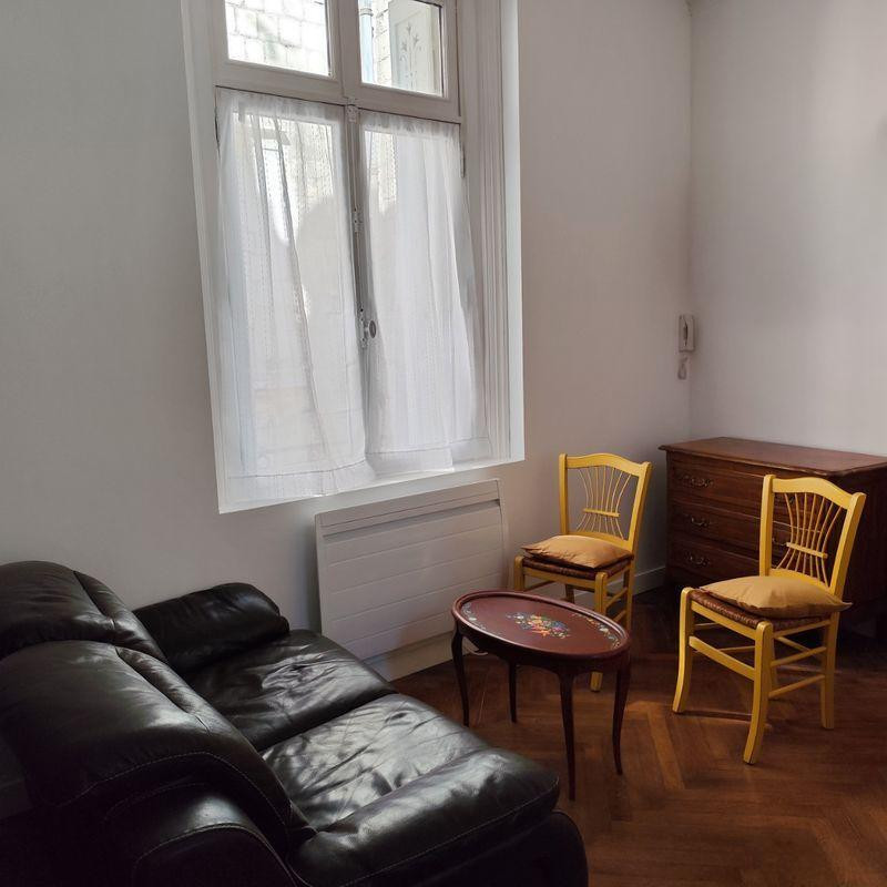 
                                                Location
                                                 Loue studio Tours quartier Cathédrale