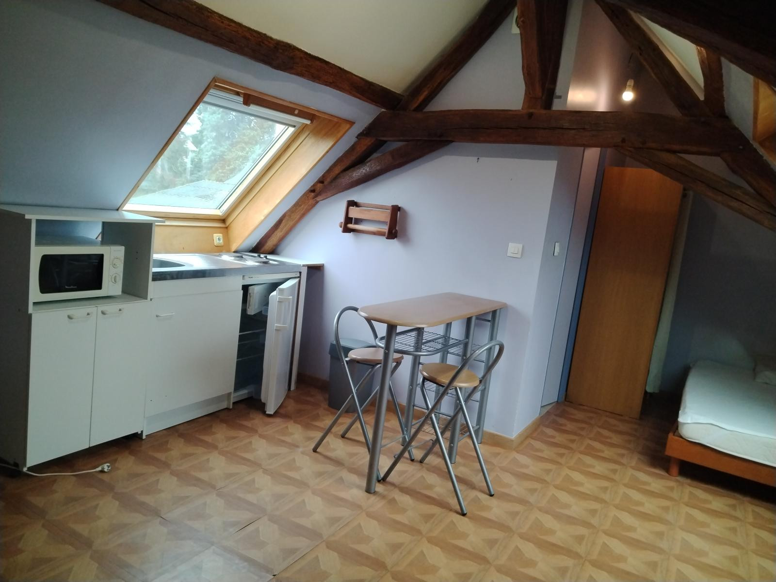 
                                                Location
                                                 Loue studio tout confort