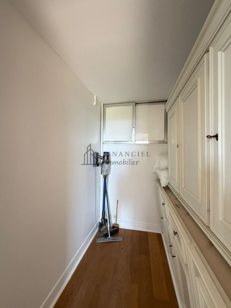 
                                                Location
                                                 LOUE SUPERBE 1/2 PIECES MEUBLE - TUILERIES