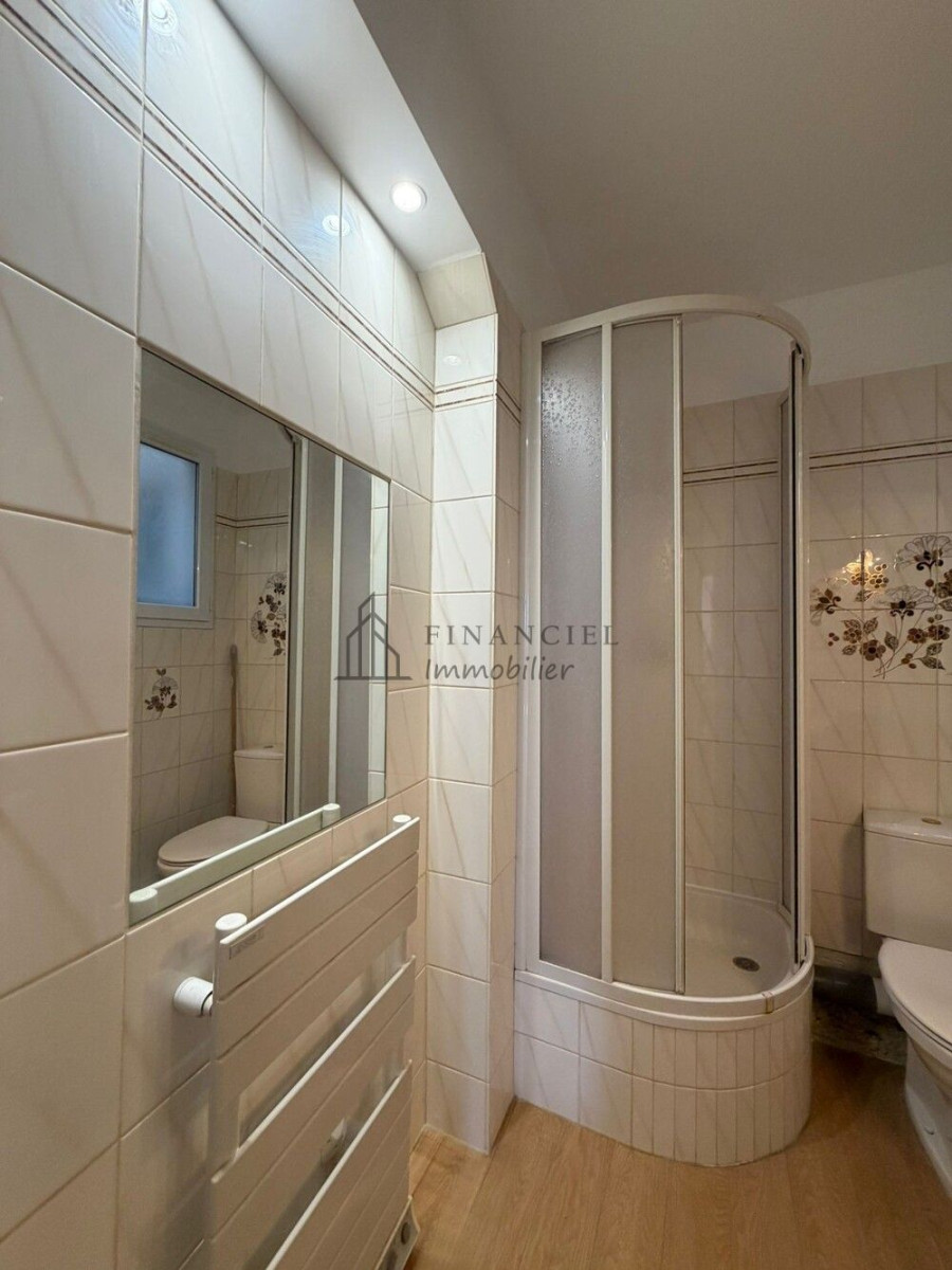 
                                                Location
                                                 LOUE SUPERBE 1/2 PIECES MEUBLE - TUILERIES