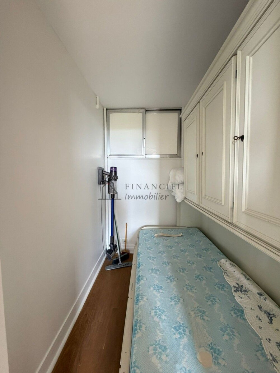 
                                                Location
                                                 LOUE SUPERBE 1/2 PIECES MEUBLE - TUILERIES